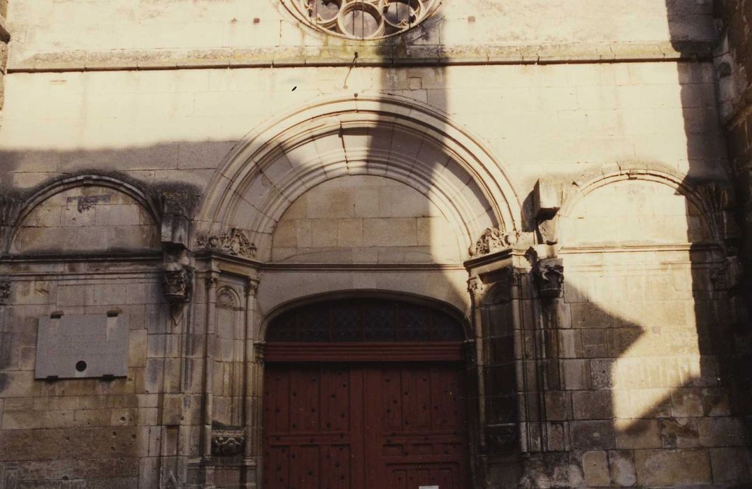 Eglise Saint-Martial : portail occidental, vue générale