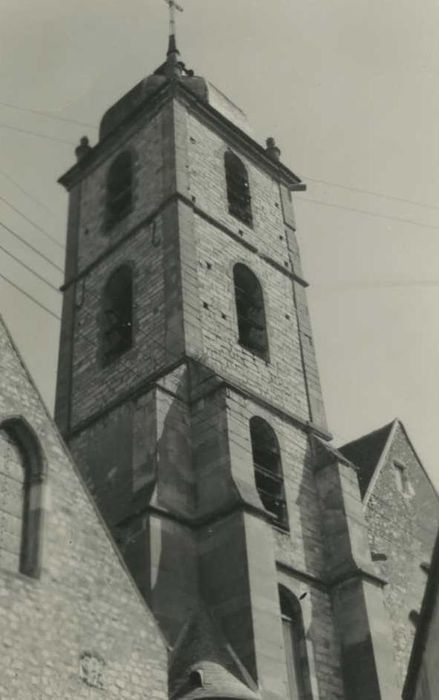 Eglise Saint-Pierre-le-Rond : clocher, vue générale