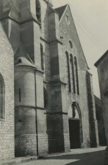 Eglise Saint-Pierre-le-Rond : façade occidentale, vue générale