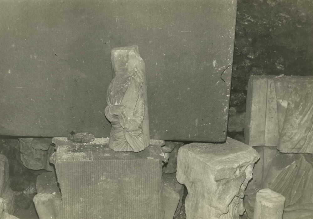 statue (fragment) retrouvée en 1905