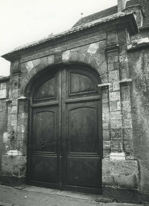 Hôtel de Vaudricourt : portail d’accès sur rue, vue générale