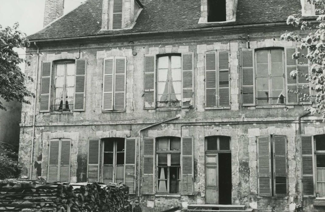 Hôtel : façade sur cour, vue générale