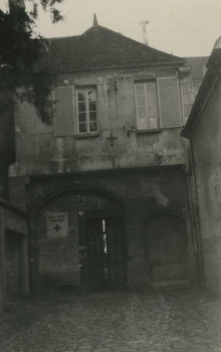 Maison : façade sur cour, vue générale