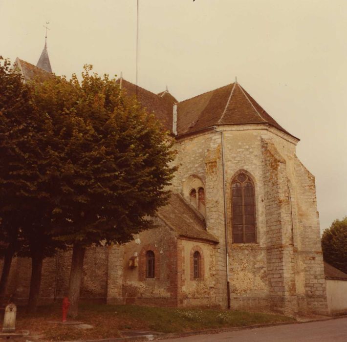 Eglise Saint-Cyr et Sainte-Julitte : chevet, vue générale