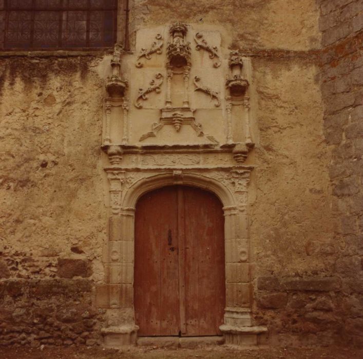 Eglise Saint-Cyr et Sainte-Julitte : porte d’accès latérale nord, vue générale