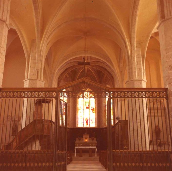 Eglise Saint-Cyr et Sainte-Julitte : nef, vue générale