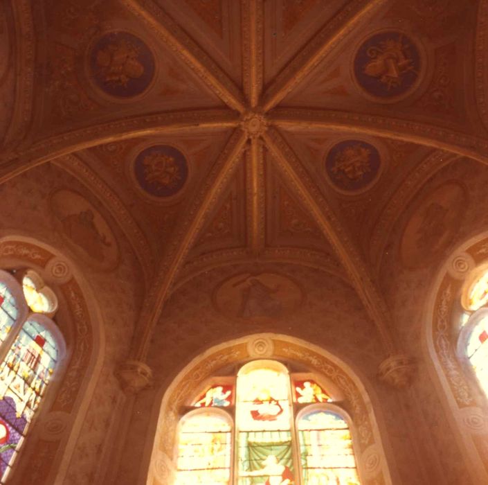 Eglise Saint-Cyr et Sainte-Julitte : choeur, peintures monumentales, vue partielle