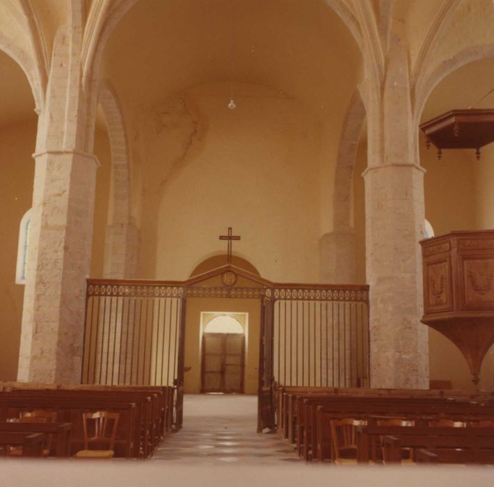 Eglise Saint-Cyr et Sainte-Julitte : nef, vue générale