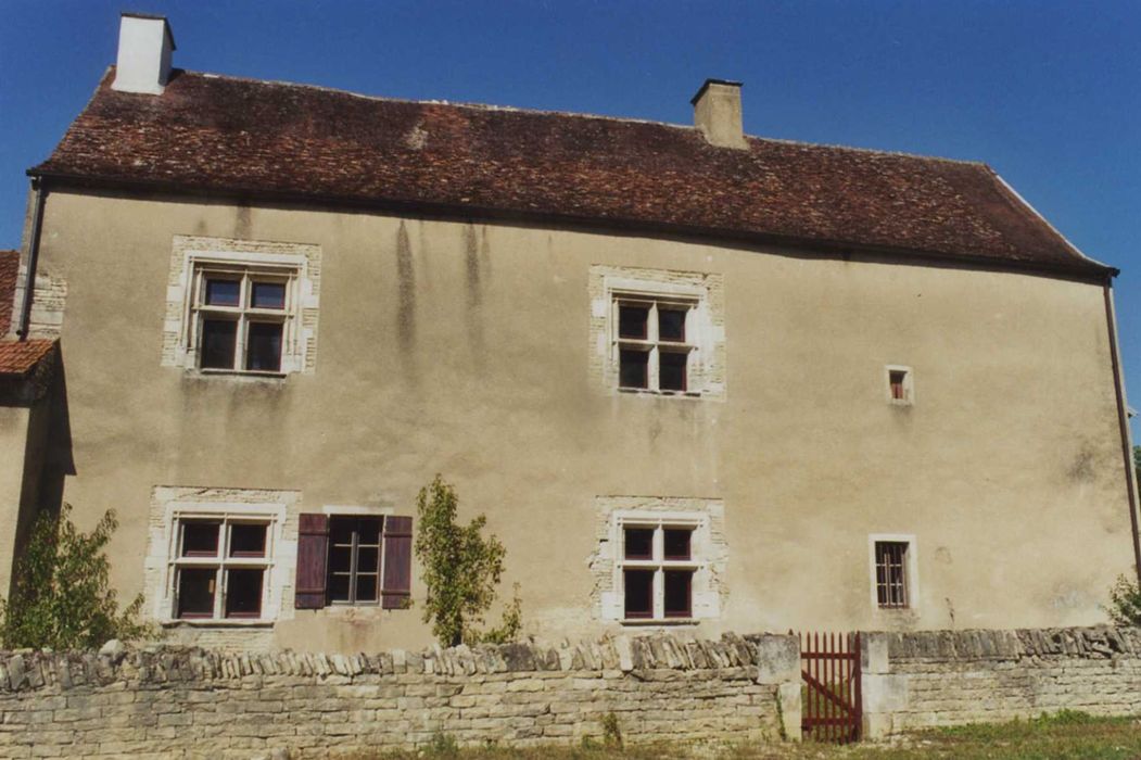 Maison sise à Saint-Vinnemer : façade sud, vue générale