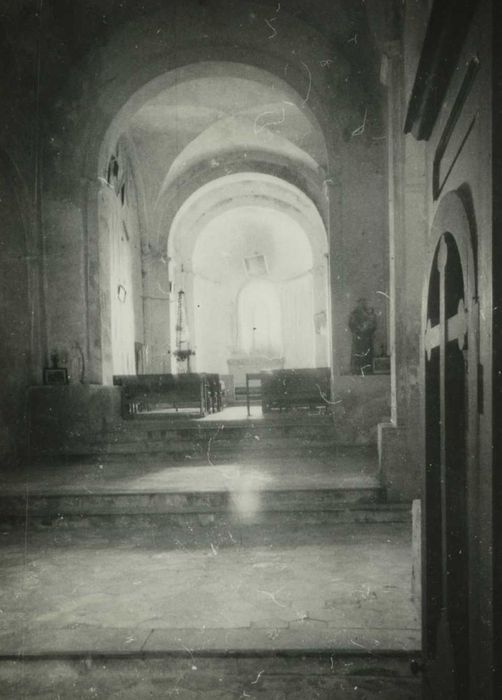 Eglise paroisiale : nef, vue générale