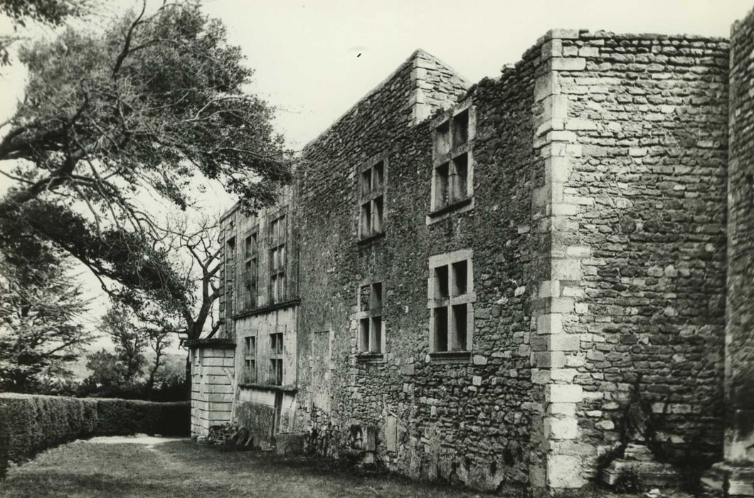 Château : façade nord, vue générale