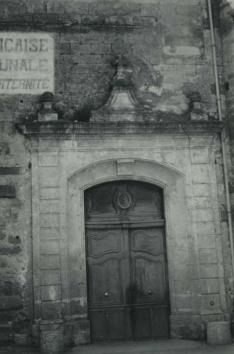 Eglise Saint-Cyr : portail d’accès nord, vue générale