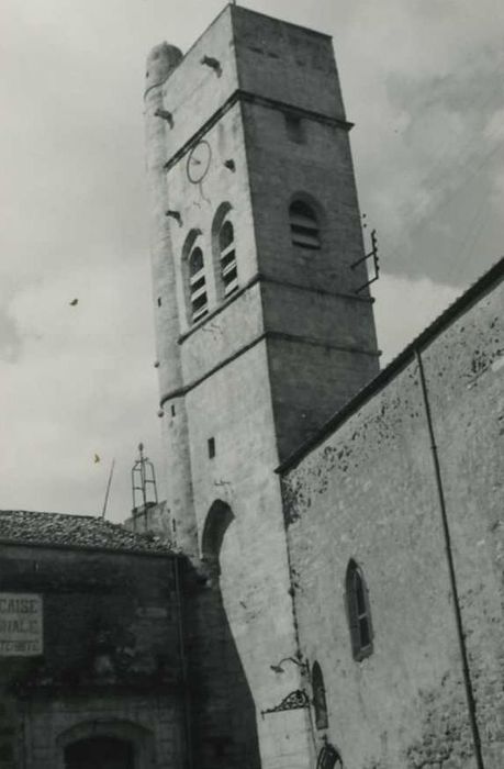 Eglise Saint-Cyr : clocher, vue générale