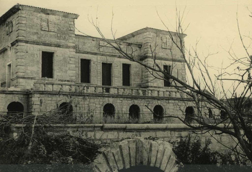 Château de la Garenne : façade sud, vue générale