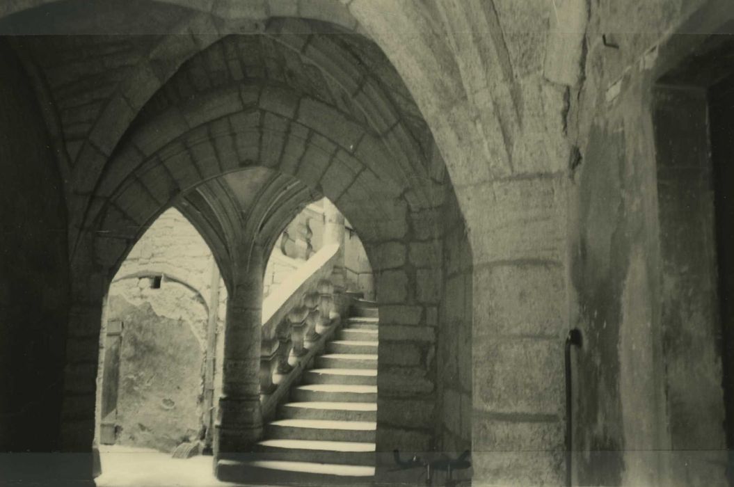 Hôtel de Lacoste : 1ère cour, vue partielle