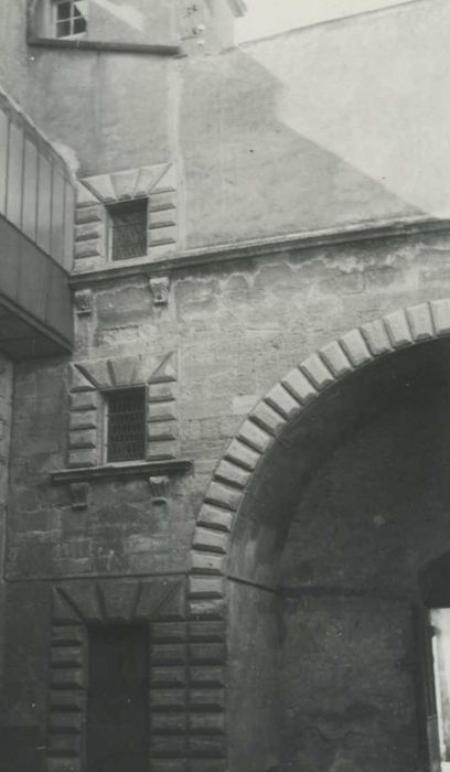 Hôtel du Connétable de Montmorency (ou Hôtel de Peyrat) : façade sur cour, vue partielle