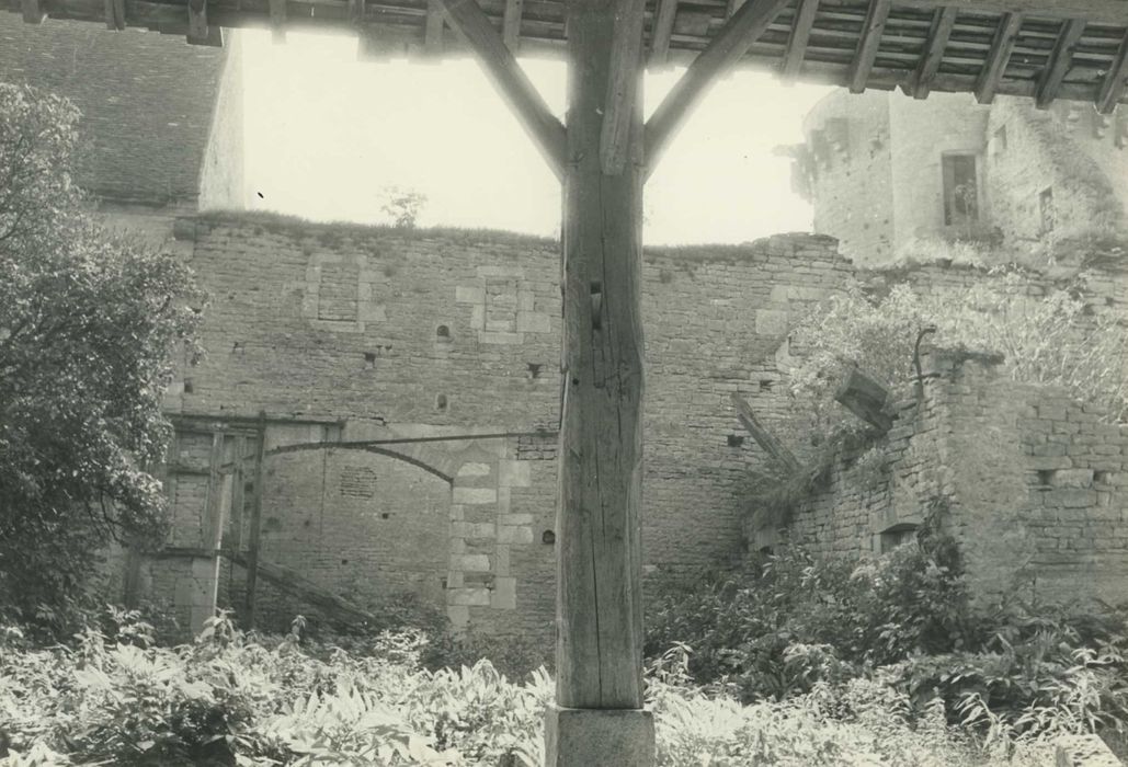 Château : aile sud sur cour, façade nord, vue générale