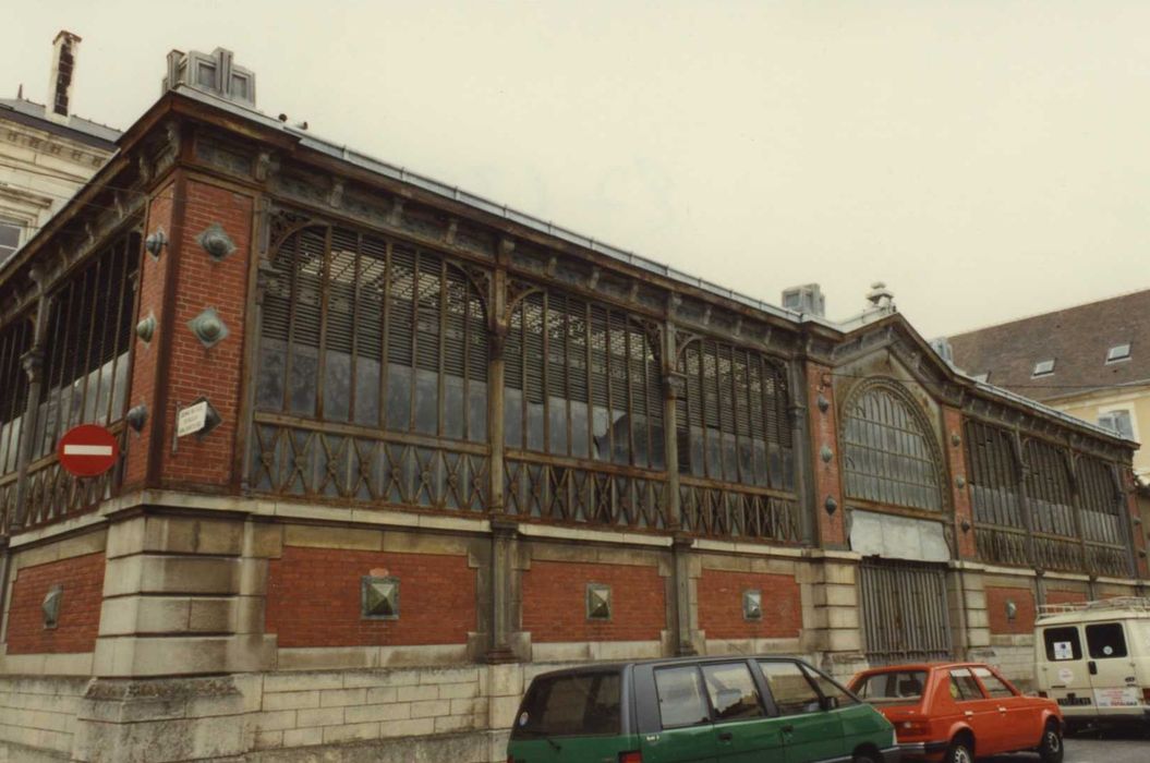 Marché couvert : façade nord, vue générale