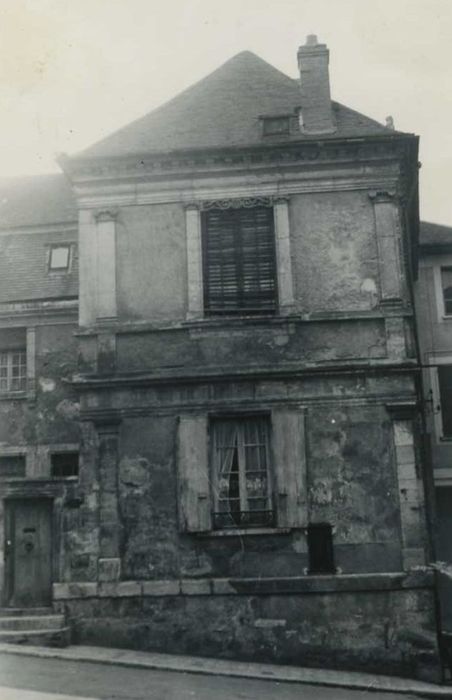 Maison : façade sur la rue Armand Collin, vue partielle