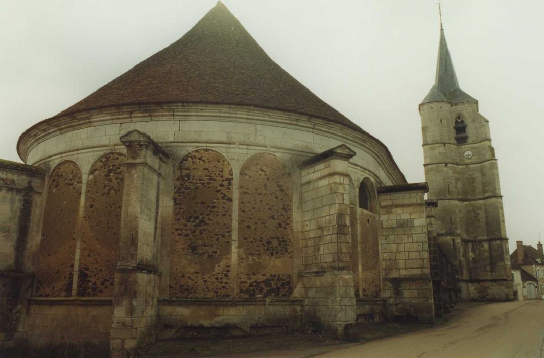 Eglise Saint-Symphorien : chevet, vue générale