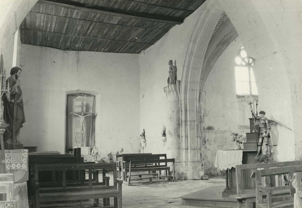 Eglise Saint-Aventin : nef, vue partielle