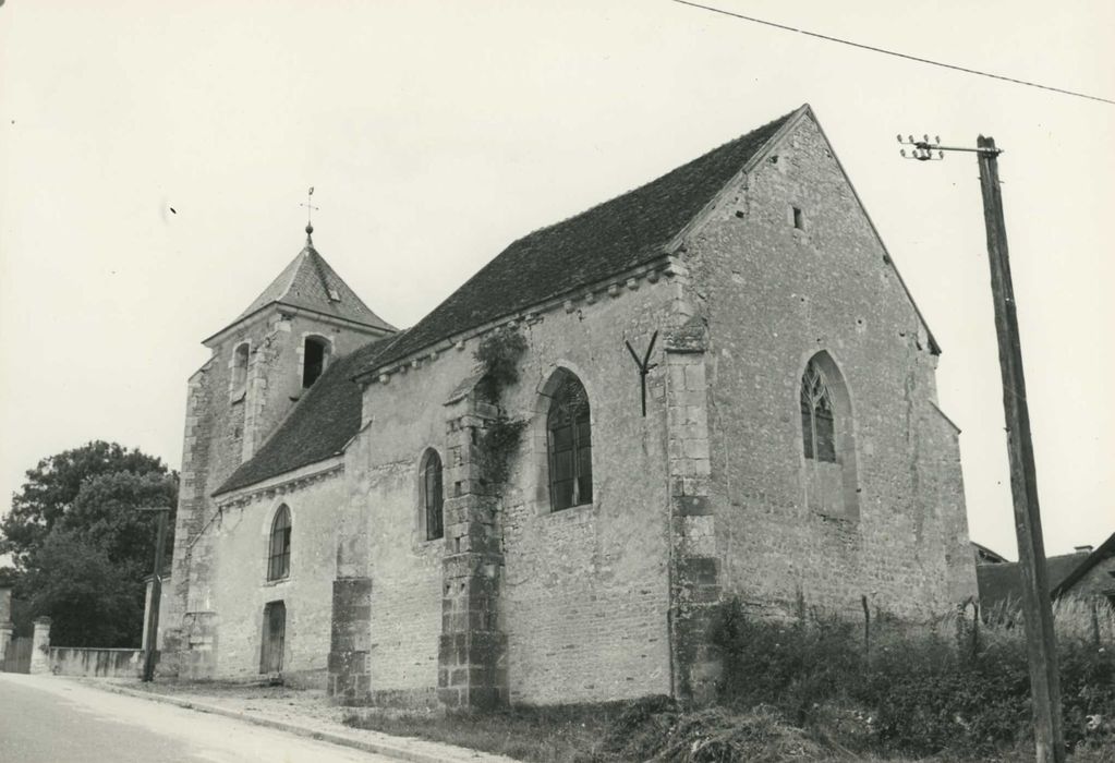 Eglise Saint-Aventin : façade latérale sud, vue générale