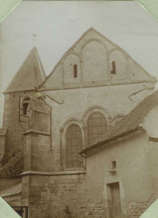 Eglise Saint-Aubin : chevet, vue partielle