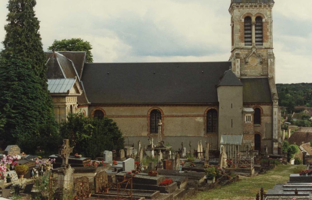 Eglise Saint-Thomas de Cantorbéry : façade latérale nord, vue générale