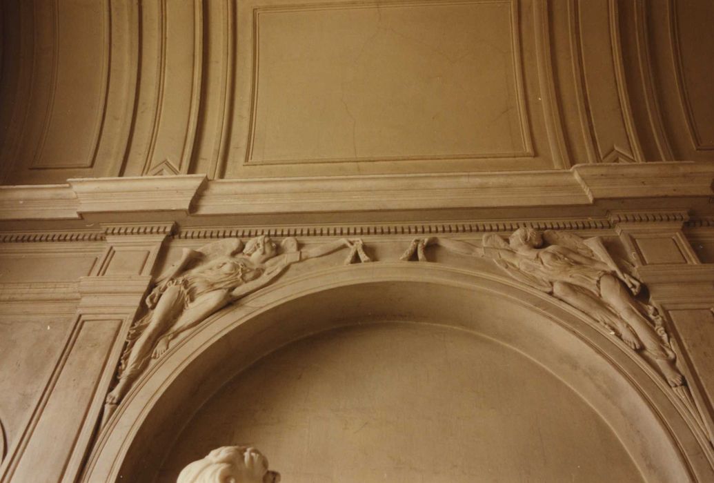 Eglise Saint-Thomas de Cantorbéry : chapelle funéraire de La Ferrière au nord de l’église, détail