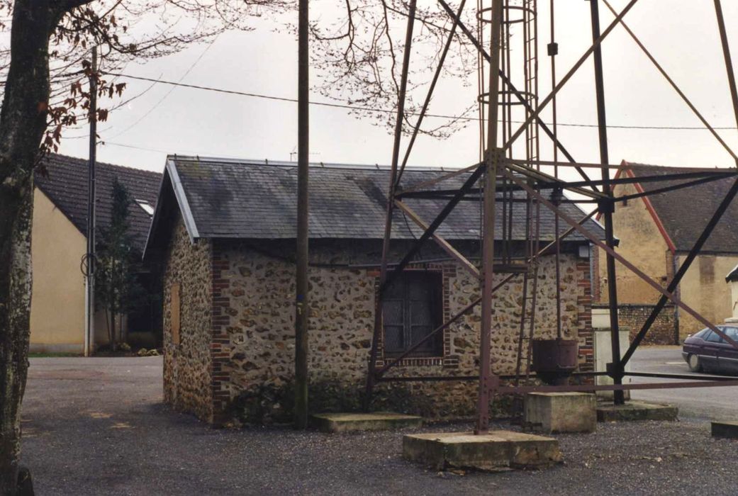 Eolienne : pavillon technique, vue générale