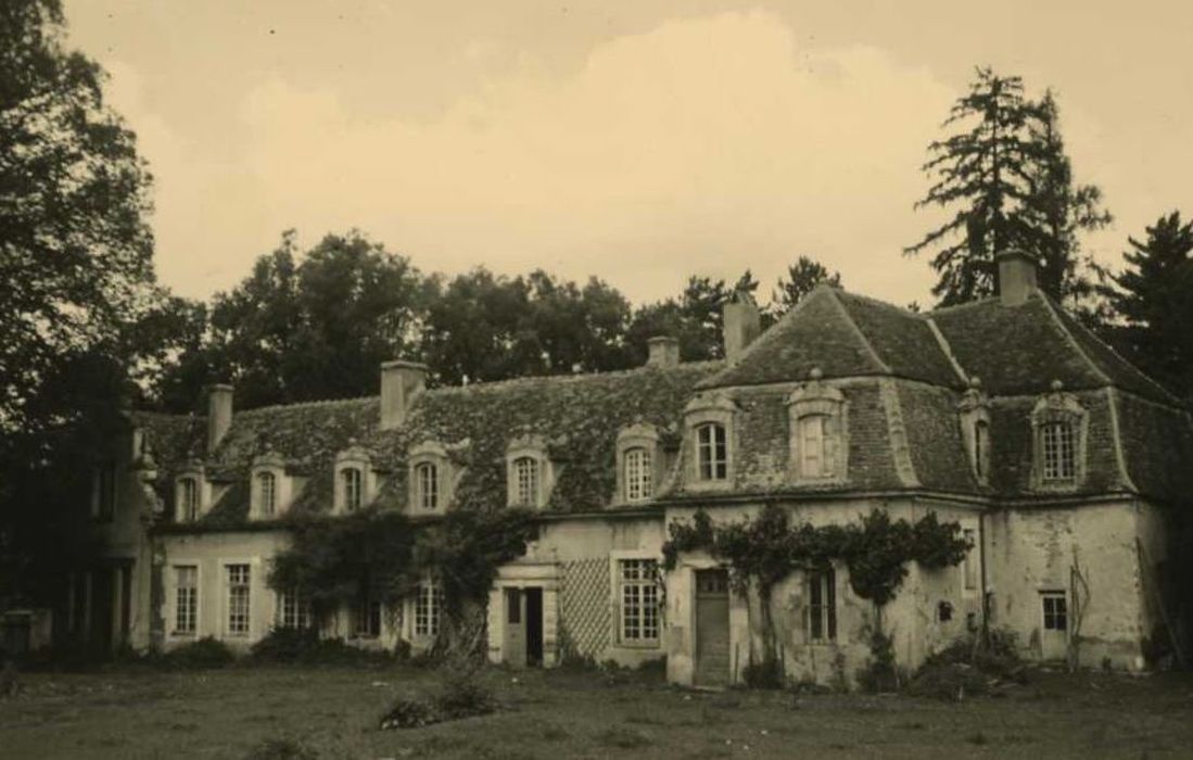 Maison Louis XIII, dite Clos Jordan : façade sud, vue générale