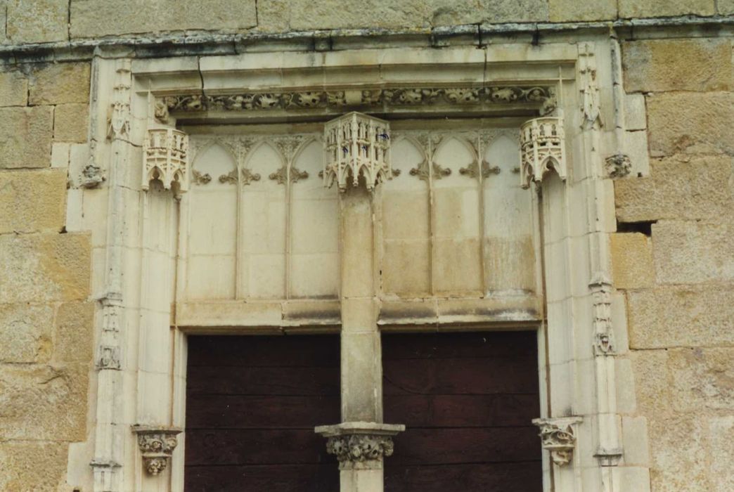 Eglise Saint-Germain : portail occidental, vue partielle