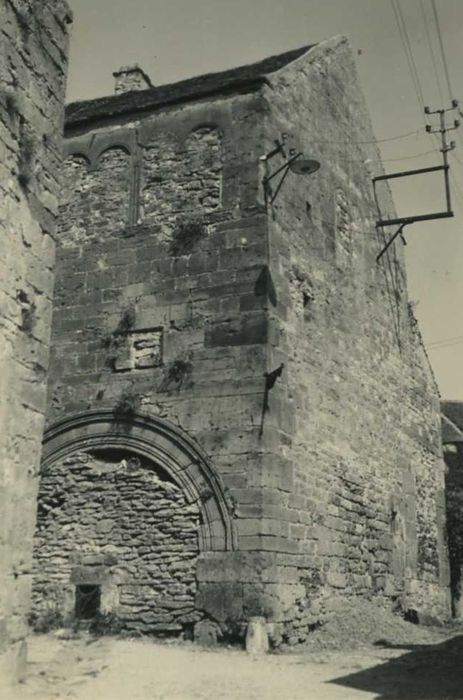 Maison : façades à l’angle des rues de l’Hôpital et de la rue du Couvent, vue générale