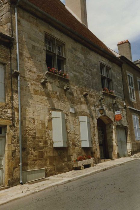 Maison natale de Théodore de Bèze : façade sur rue, vue générale