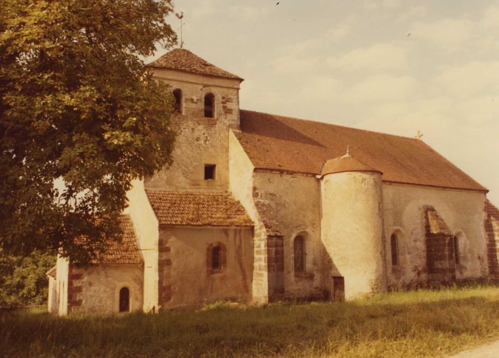 Eglise paroissiale : façade latérale nord, vue générale