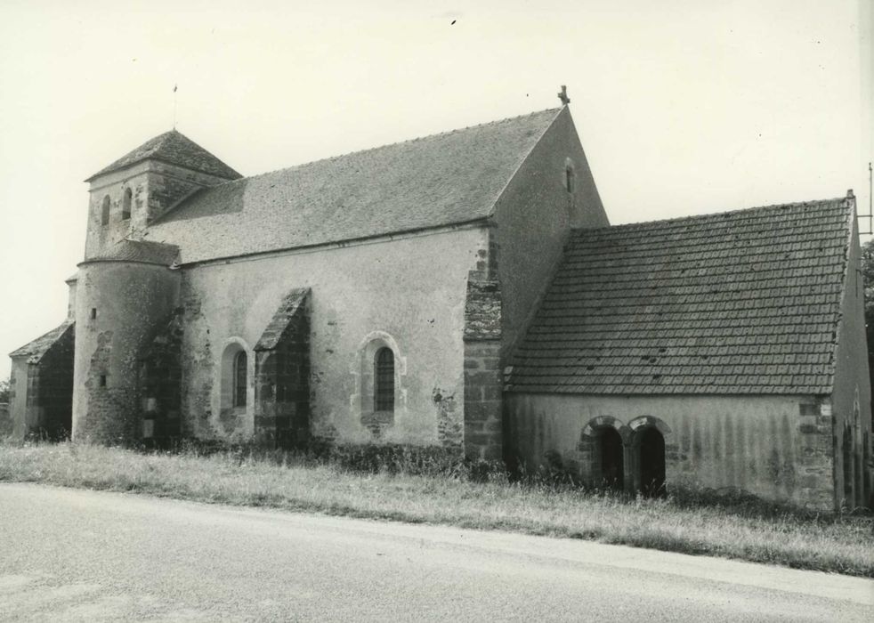 Eglise paroissiale : façade latérale nord, vue générale