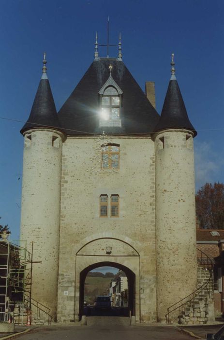 Porte de Joigny : élévation sud, vue générale