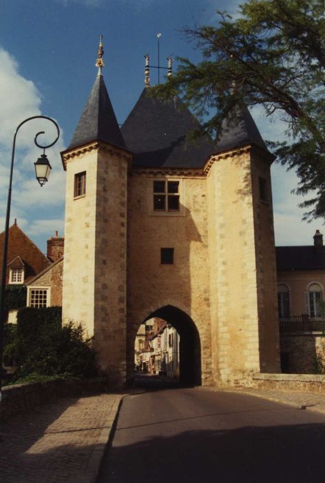 Porte de Joigny : élévation nord, vue générale