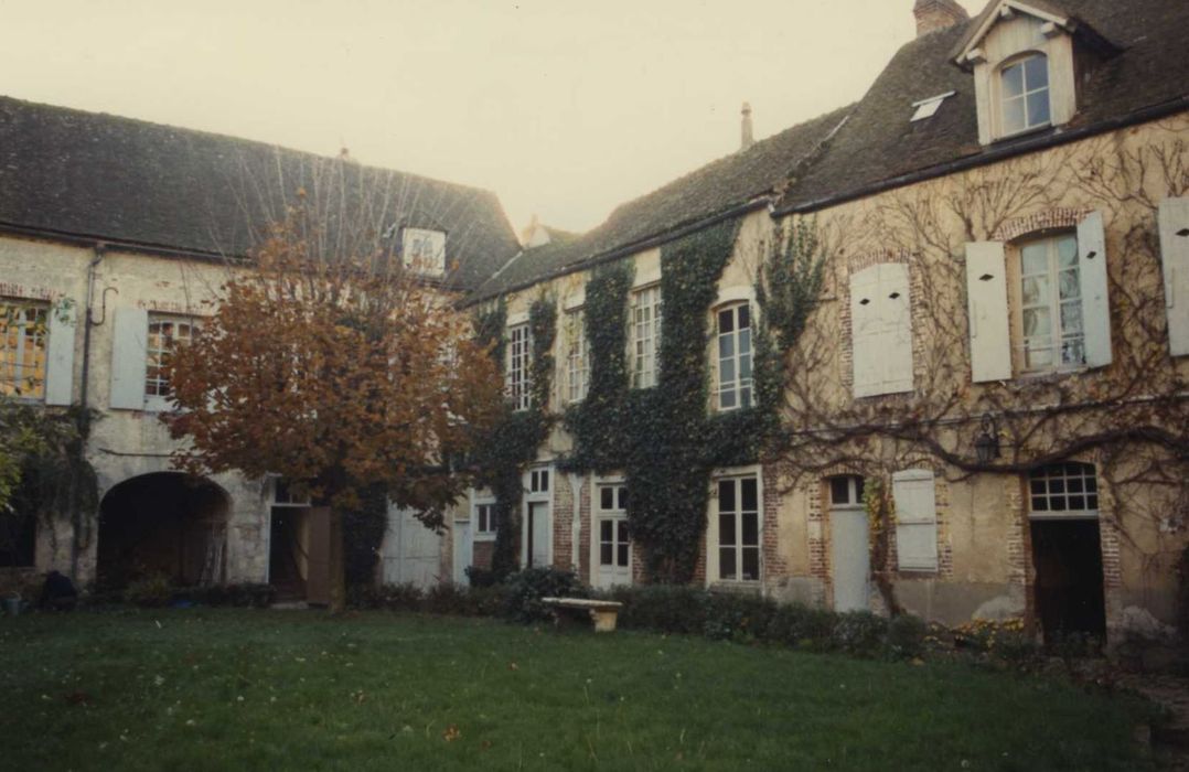 Maison Joseph-Joubert : façades sur jardin, vue partielle