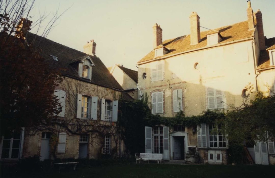 Maison Joseph-Joubert : façades sur jardin, vue partielle