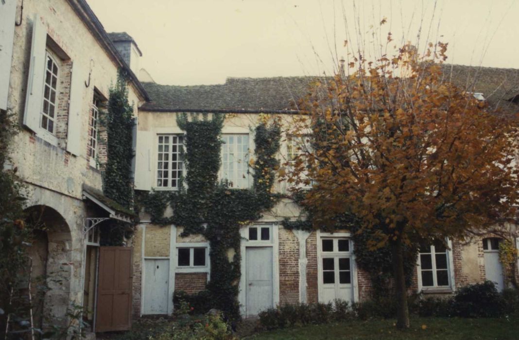 Maison Joseph-Joubert : façades sur jardin, vue partielle