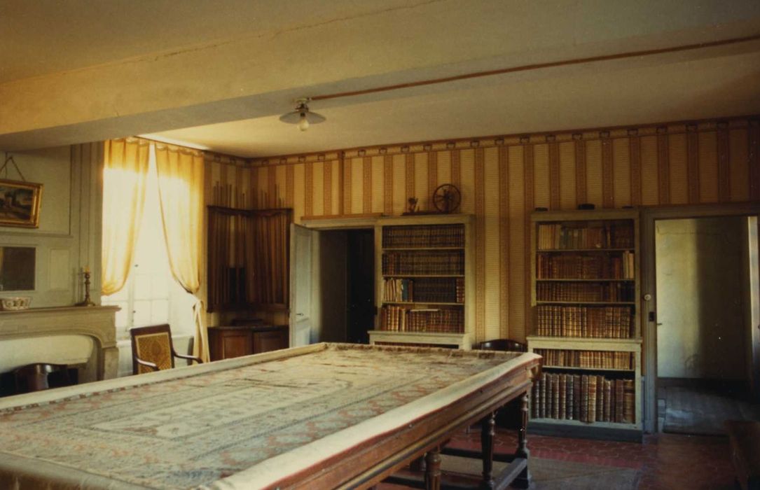 Maison Joseph-Joubert : bibliothèque et salle de billard, vue partielle