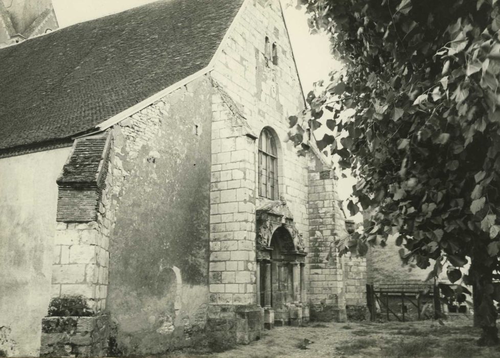 Eglise Saint-Jean-Baptiste : façade occidentale, vue partielle