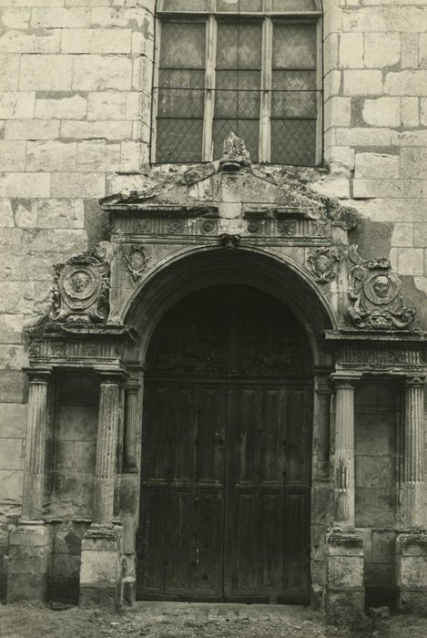 Eglise Saint-Jean-Baptiste : portail occidental, vue générale