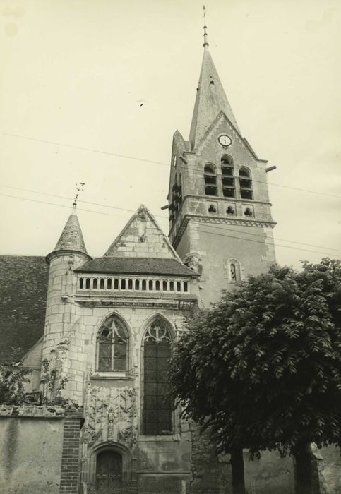 Eglise Saint-Jean-Baptiste : façade latérale sud, vue partielle