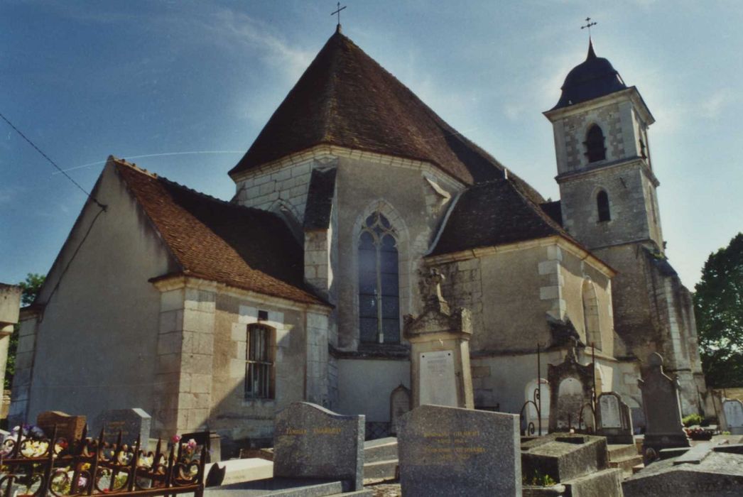 Eglise Saint-Martin : chevet, vue générale