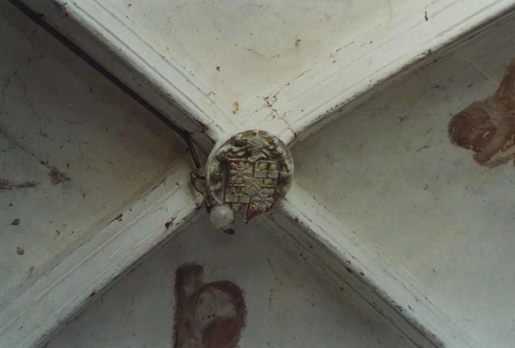 Eglise Saint-Martin : chapelle funéraire de la famille Bastonneau, détail de la clef de voûte