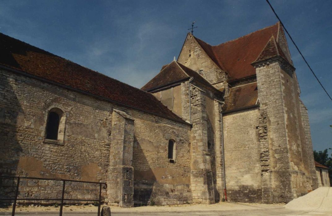 Eglise paroissiale : chevet, vue générale