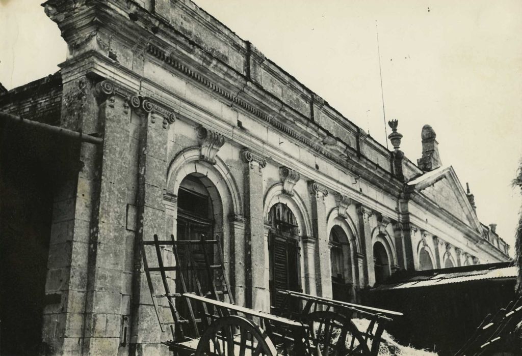 Château (ancien) : orangerie, façade ouest, vue partielle