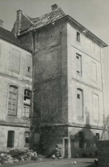 Château (ancien) : pavillon de l’aile ouest, façade est, vue générale